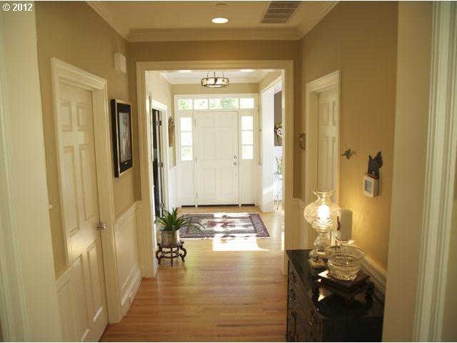 3032 Southwest Comus Street Portland, OR 97219 - Photo 9 of 14 Gallery Image 9