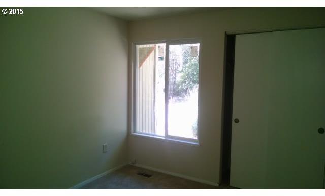 622 Southwest Alice Street Portland, OR 97219 - Photo 10 of 13