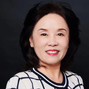 Headshot of Yvonne Yang