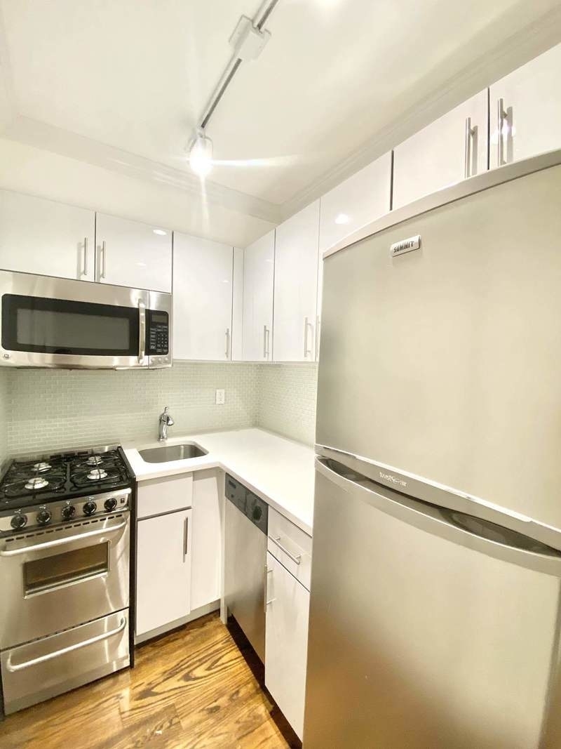12 5th Avenue, Unit 22 Manhattan, NY 10011 - Photo 1 of 8