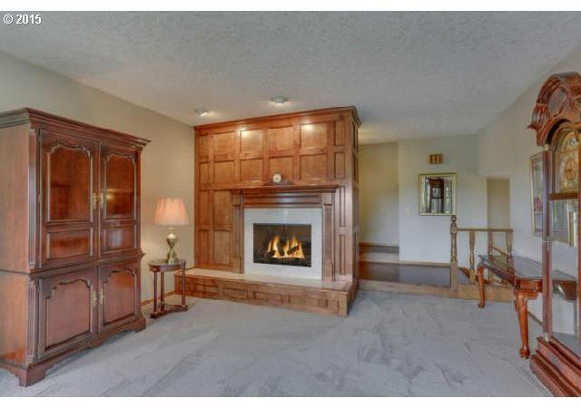 806 Southwest Wilson Court Gresham, OR 97080 - Photo 2 of 16 Gallery Image 2