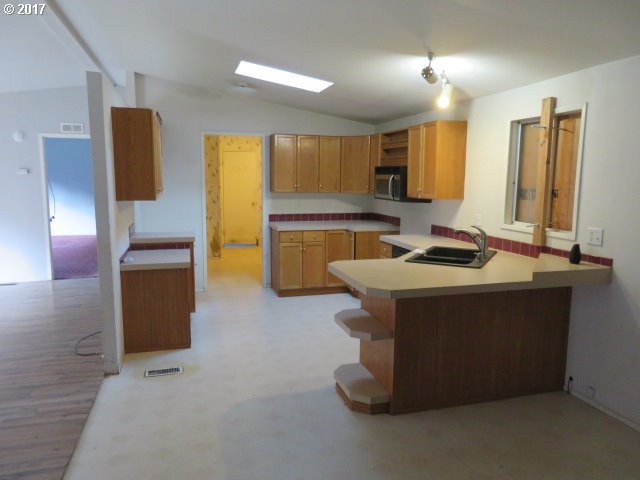 1865 Clarks Branch Road Myrtle Creek, OR 97457 - Photo 22 of 31 Gallery Image 22
