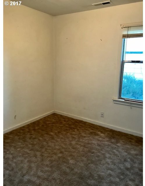727 Southwest 8th Street Pendleton, OR 97801 - Photo 9 of 15