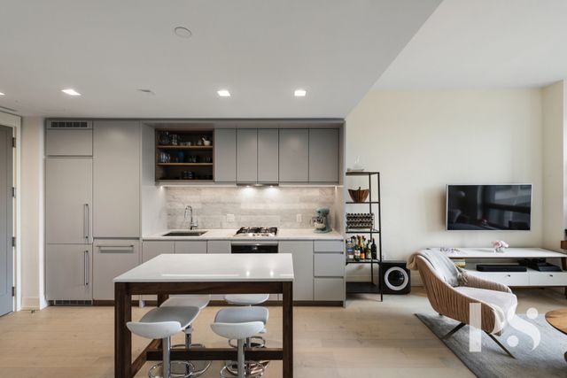 $865,000 | 550 Vanderbilt Avenue, Unit 918 | Prospect Heights