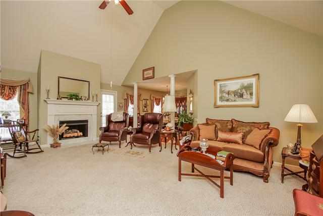 101 Foxrun Springfield, TN 37172 - Photo 5 of 30 VERY LARGE, OPEN LIVING ROOM