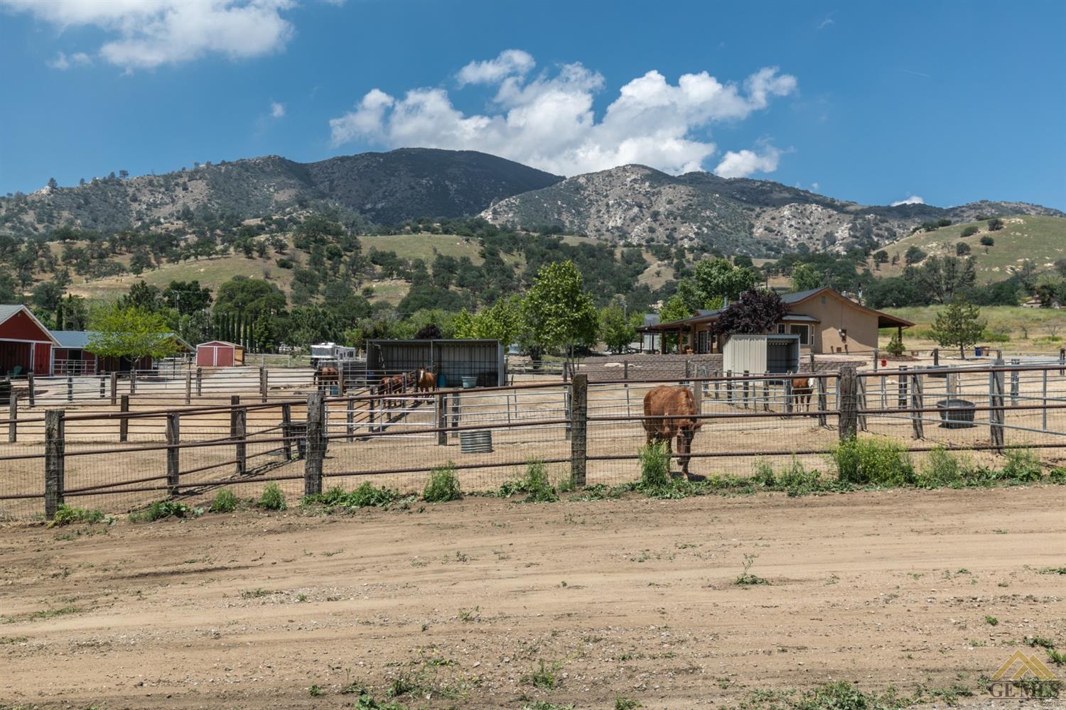 23947 Clover Spring Road Tehachapi, CA 93561 - Photo 3 of 22 Gallery Image 3