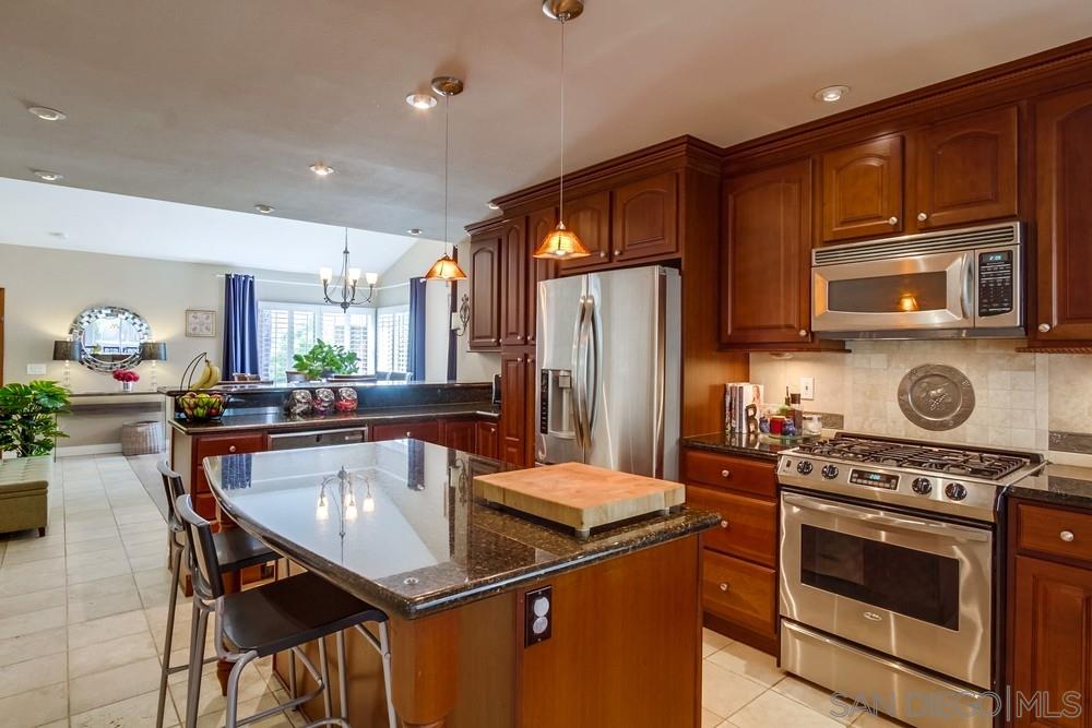 14290 Woodcreek Road Poway, CA 92064 - Photo 6 of 25 Gallery Image 6
