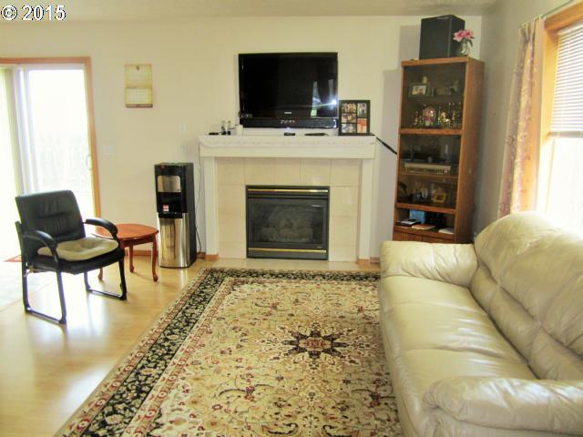 1805 Northeast Gertz Road Portland, OR 97211 - Photo 4 of 16 Gallery Image 4
