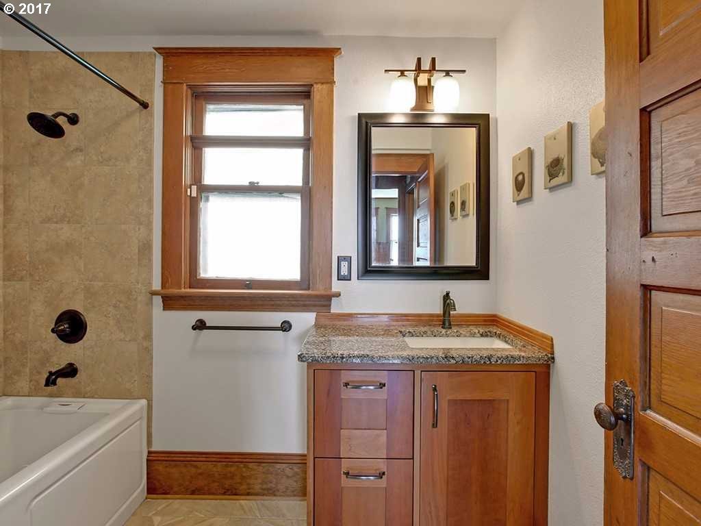 115 Southwest Bancroft Street Portland, OR 97239 - Photo 16 of 29 Gallery Image 16