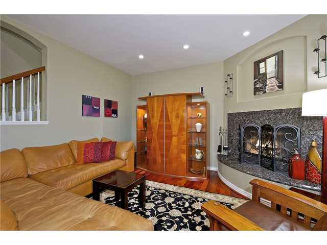 931 Candlelight Place, Unit B La Jolla, CA 92037 - Photo 6 of 25