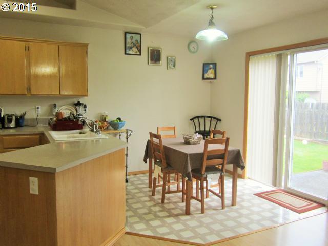 1805 Northeast Gertz Road Portland, OR 97211 - Photo 5 of 16 Gallery Image 5