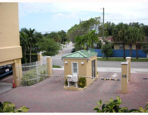 2475 Northwest 16th St Road, Unit 607 Miami, FL 33125 - Photo 2 of 6 Gallery Image 2