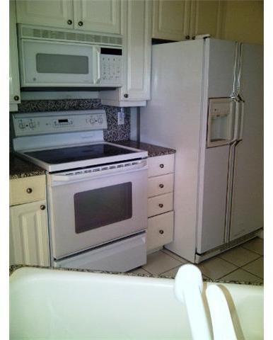 888 Brickell Key Drive, Unit 1402 Miami, FL 33131 - Photo 4 of 9