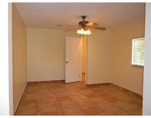 5810 Southwest 195th Terrace Southwest Ranches, FL 33332 - Photo 10 of 18 Gallery Image 10