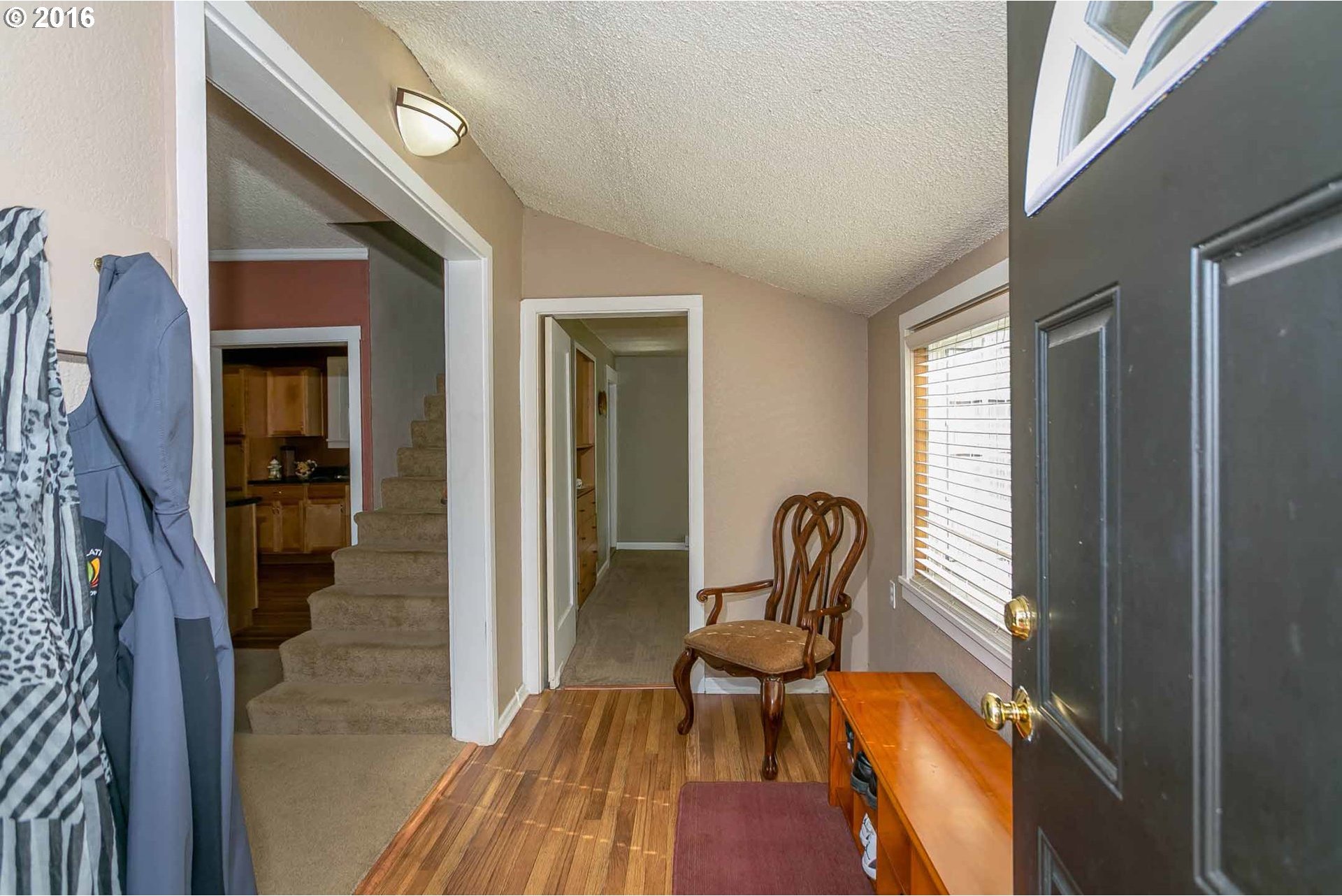 634 Southwest Alice Street Portland, OR 97219 - Photo 4 of 27 Gallery Image 4