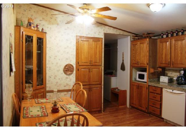 593 Main Street Yoncalla, OR 97499 - Photo 4 of 16
