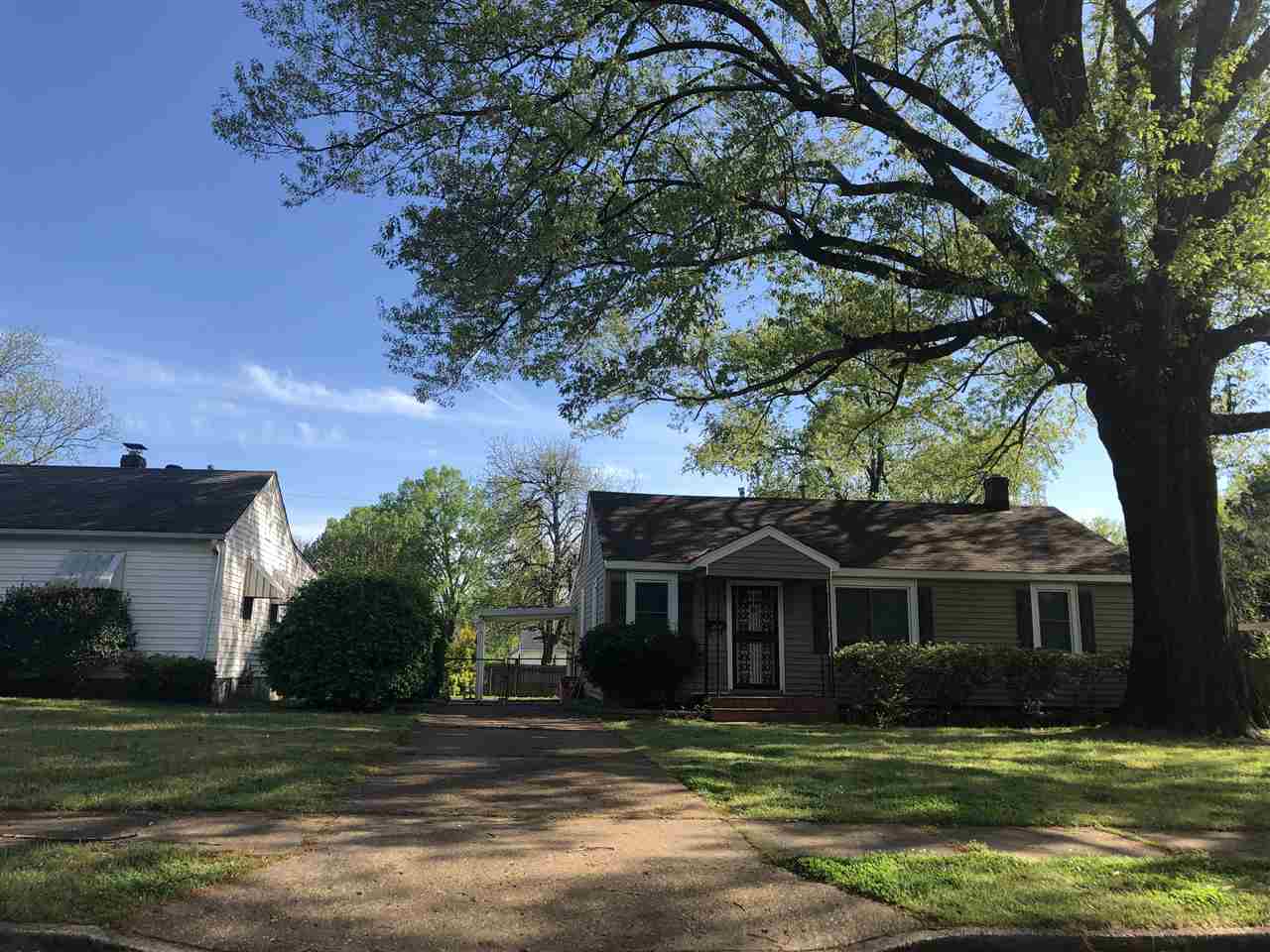 4323 Ferndale Road Memphis, TN 38122 - Photo 13 of 14 Driveway opens into backyard.
