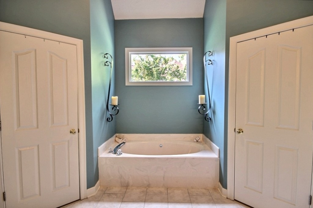 552 Hughes Road Collierville, TN 38017 - Photo 14 of 24 Whirlpool tub