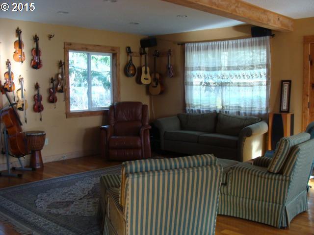1708 Hardscrabble Road Drain, OR 97435 - Photo 4 of 14 Gallery Image 4