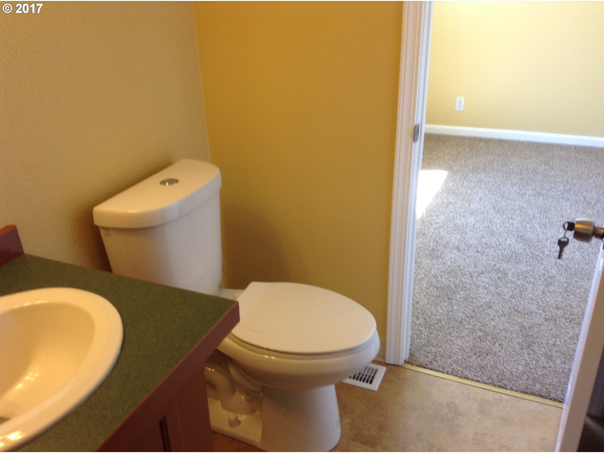 1015 Oak Street, Unit 18 Silverton, OR 97381 - Photo 6 of 15