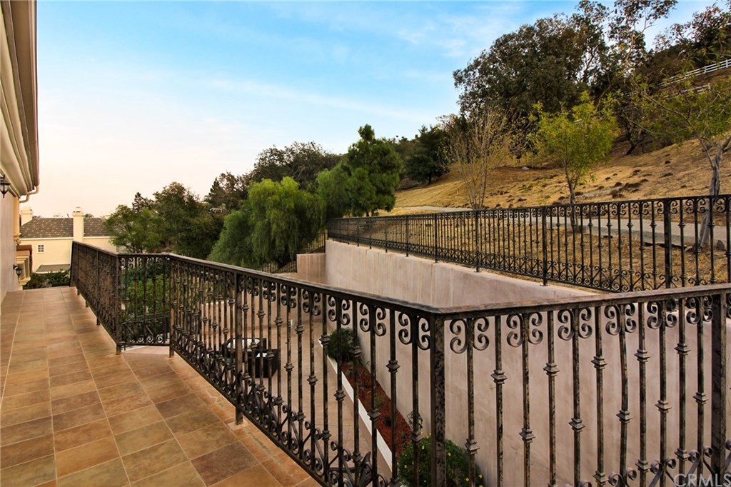 22436 North Summit Ridge Circle Chatsworth, CA 91311 - Photo 37 of 39