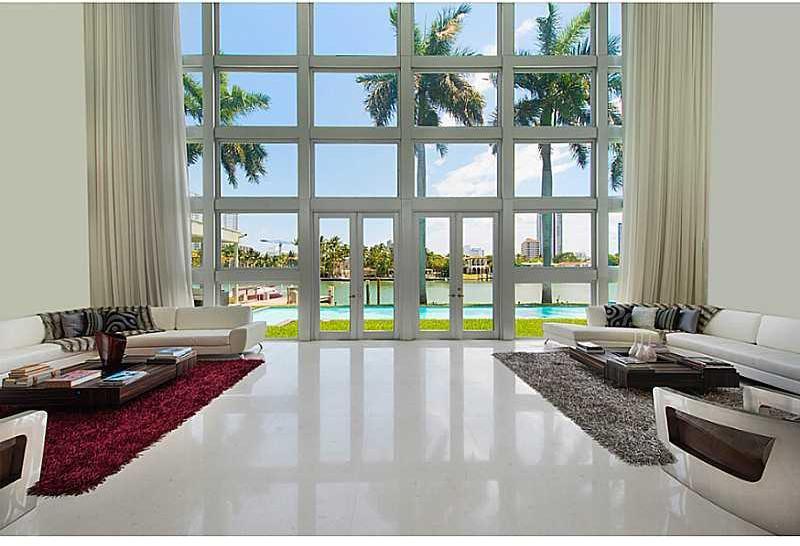 94 Lagorce Circle Miami Beach, FL 33141 - Photo 2 of 28