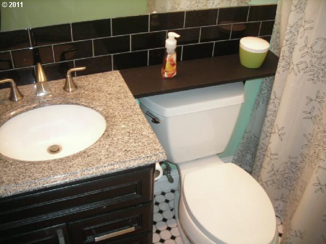 1377 Southwest Taylors Ferry Road Portland, OR 97219 - Photo 9 of 12 Gallery Image 9