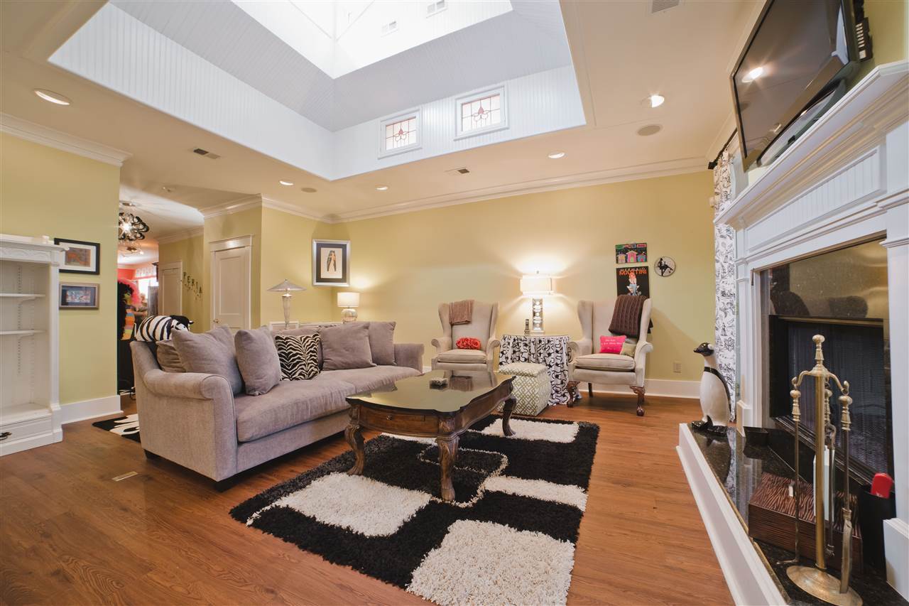 648 Rozelle Street Memphis, TN 38104 - Photo 11 of 25 With wonderful indoor/outdoor fireplace.