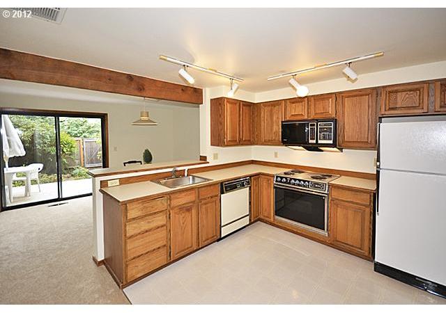 7853 Southwest Raintree Drive Beaverton, OR 97008 - Photo 9 of 16 Gallery Image 9