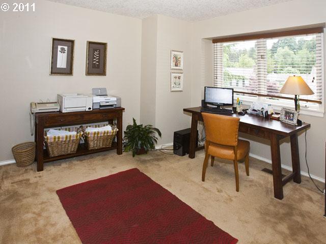 7030 Southwest Windemere Loop Portland, OR 97225 - Photo 7 of 15 Gallery Image 7