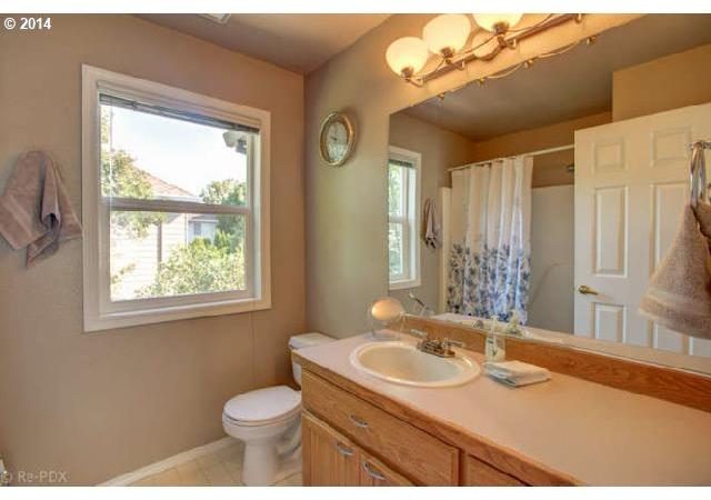 10285 Southwest Kent Court Tigard, OR 97224 - Photo 10 of 16 Gallery Image 10