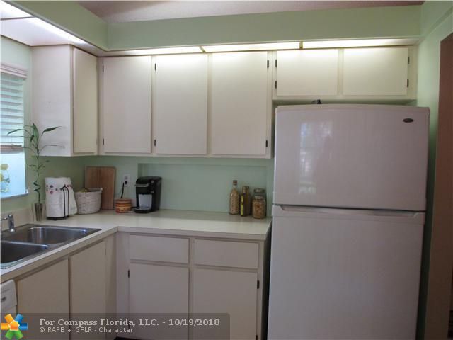 Whisper Walk Boca Raton, FL 33496 - Photo 5 of 18