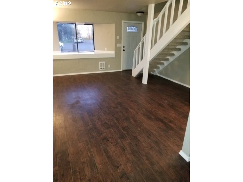 658 Oakdale Avenue Springfield, OR 97477 - Photo 2 of 7 Gallery Image 2