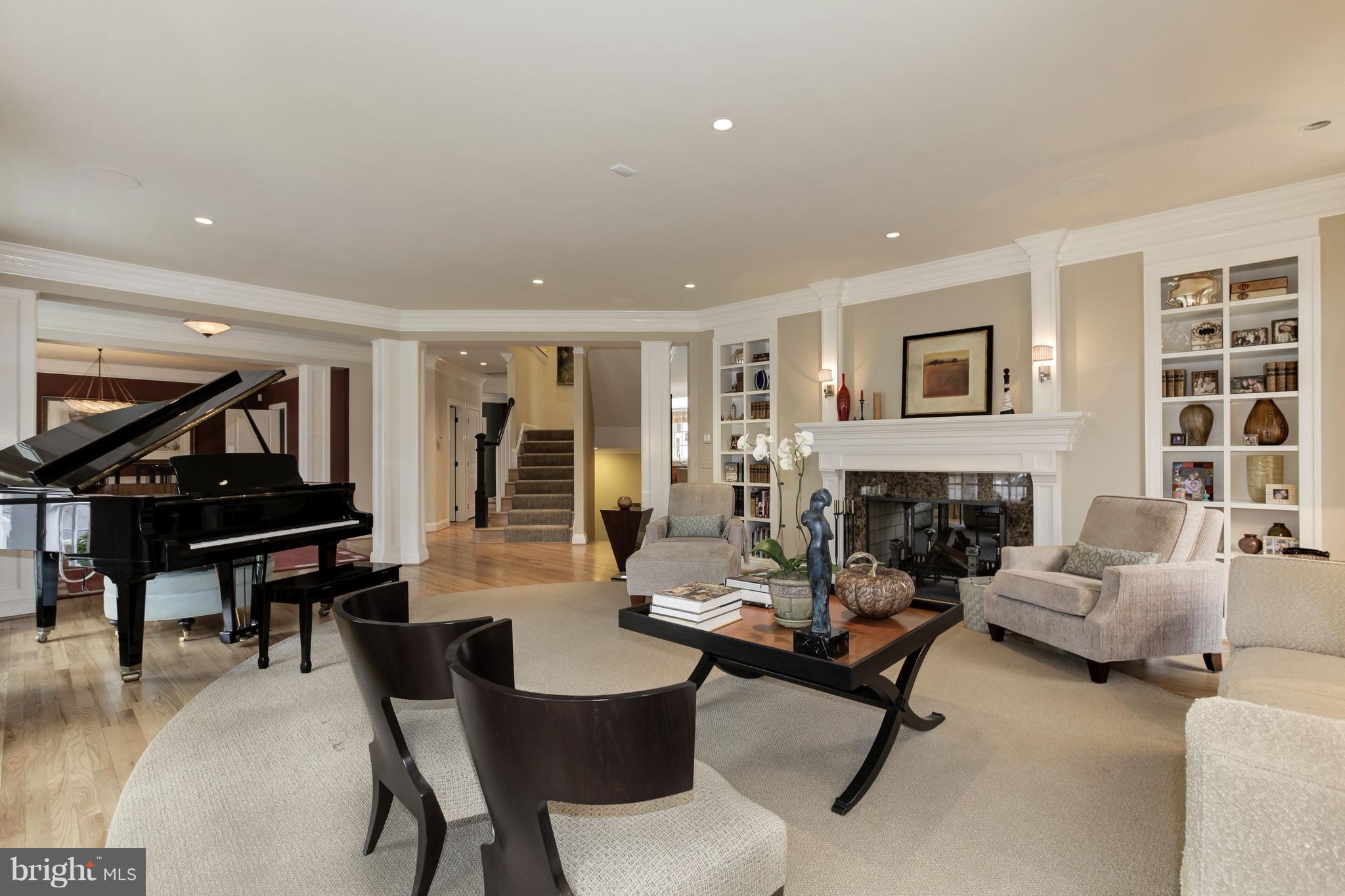 9904 Woodford Road Potomac, MD 20854 - Photo 6 of 30
