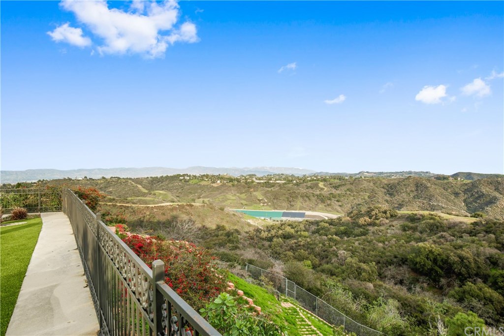 2380 Roscomare Road Los Angeles, CA 90077 - Photo 9 of 51