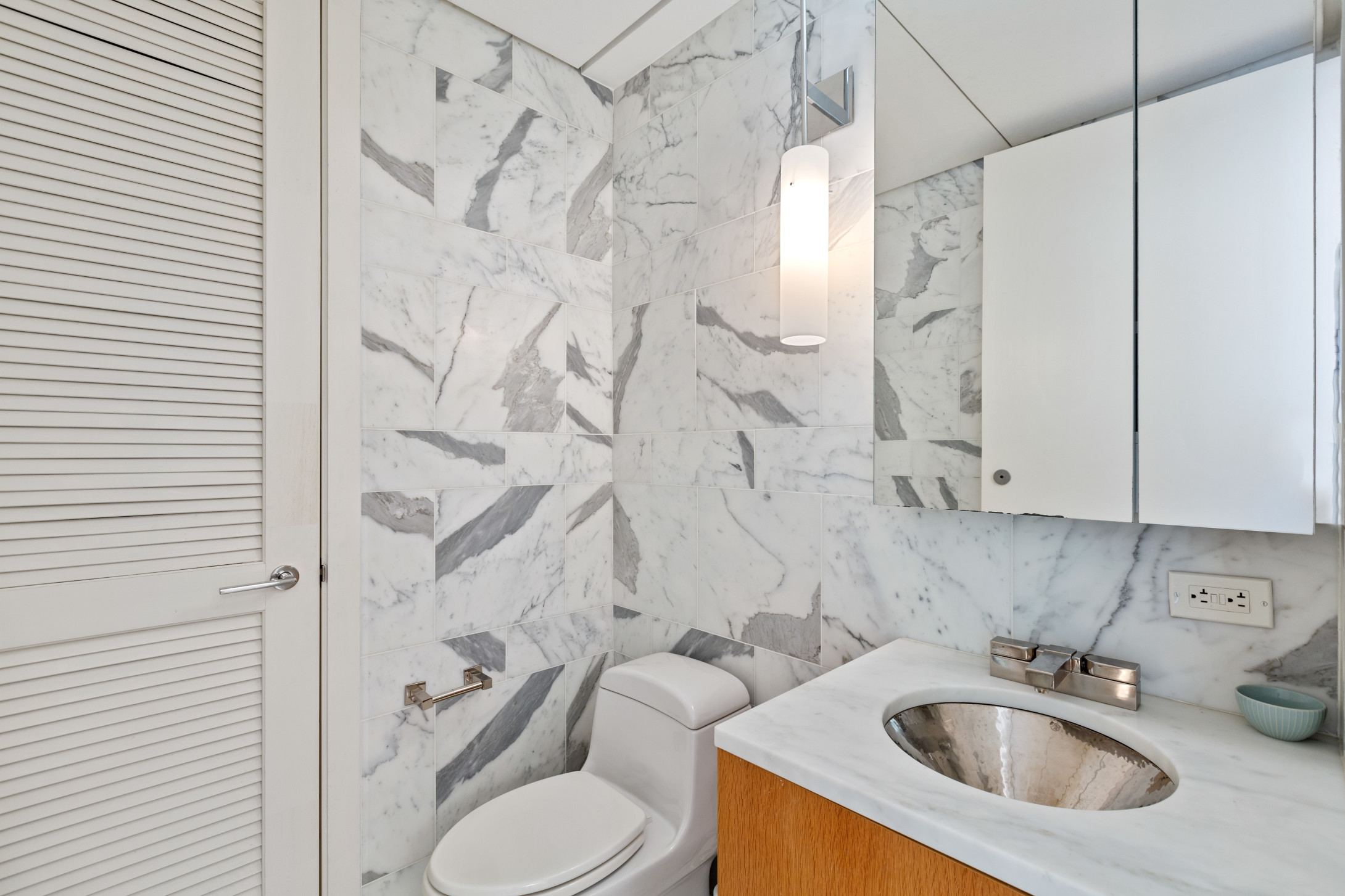 18 West 48th Street, Unit 19E Manhattan, NY 10036 - Photo 9 of 14