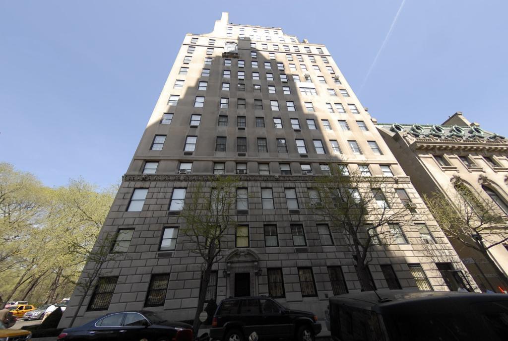 834 5th Ave, Manhattan, NY 10065 - Photo 2 of 4