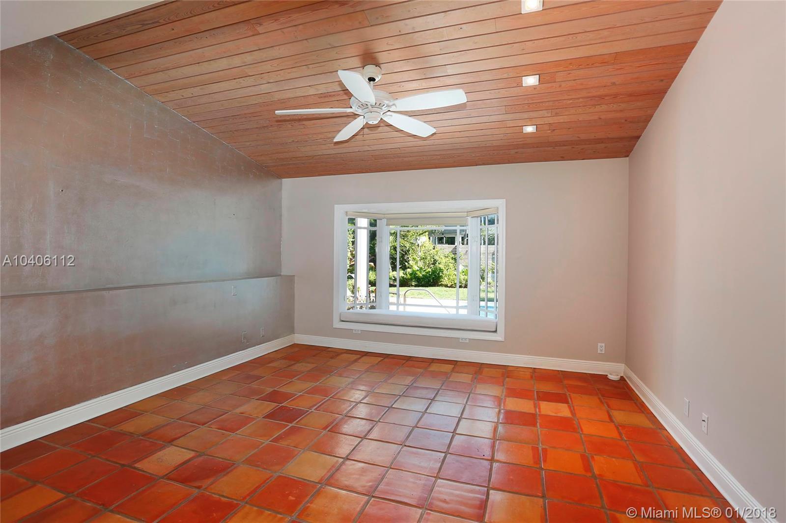 301 Pacific Road Key Biscayne, FL 33149 - Photo 11 of 22
