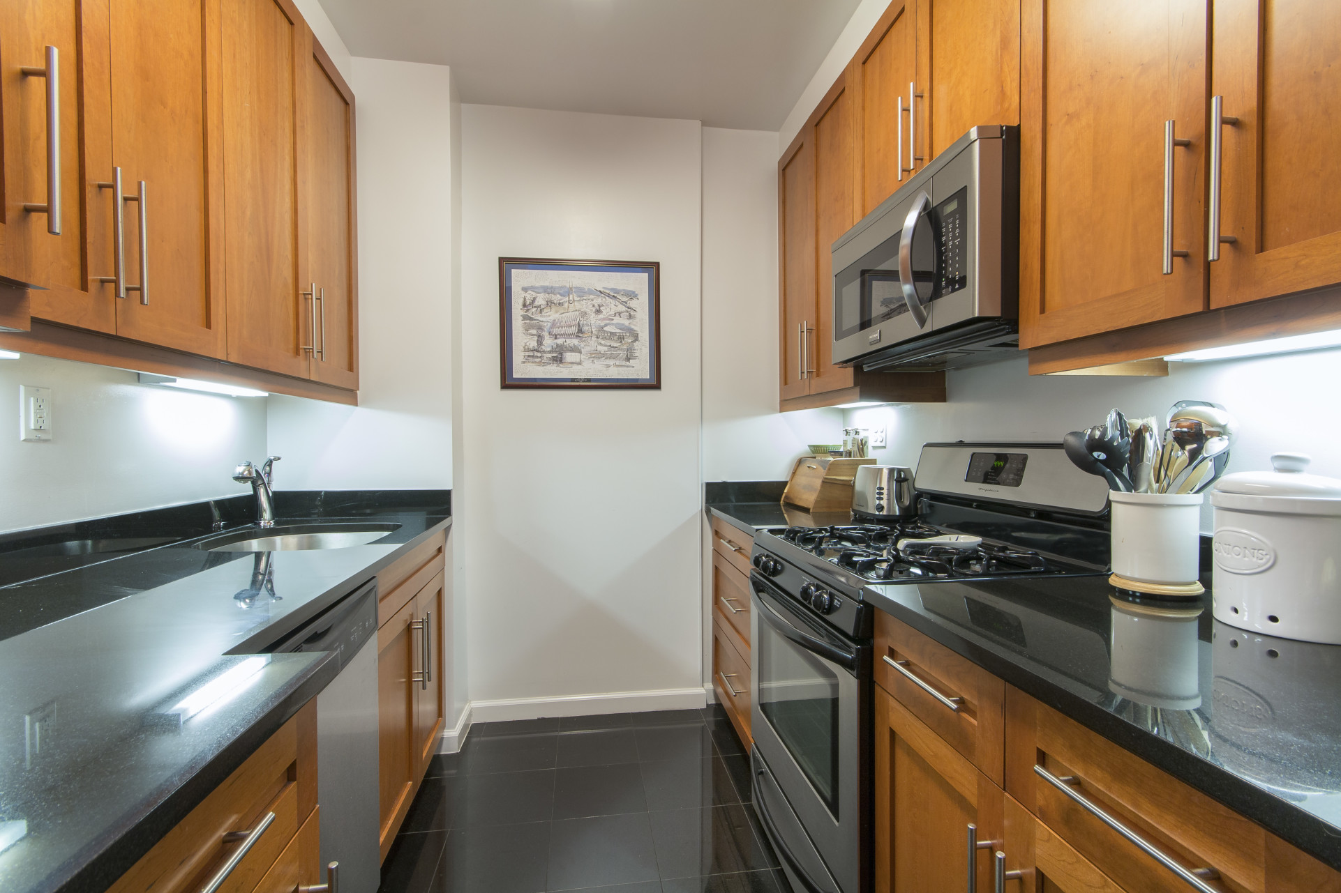 300 East 74th Street, Unit 17A Manhattan, NY 10021 - Photo 5 of 8