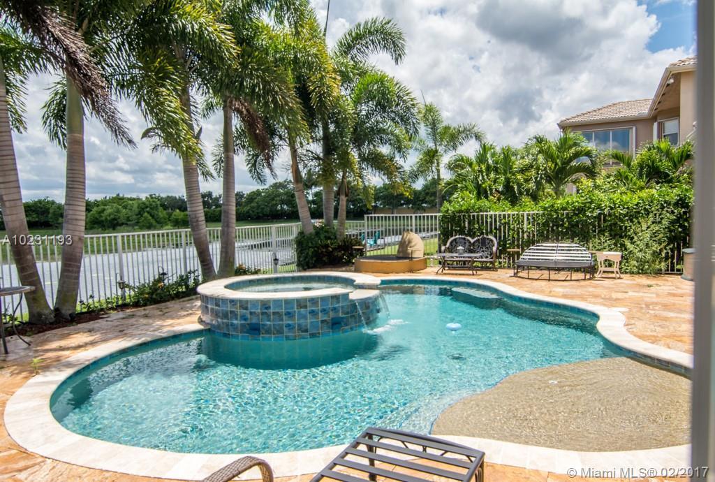 9946 Vía Bernini Lake Worth, FL 33467 - Photo 4 of 35