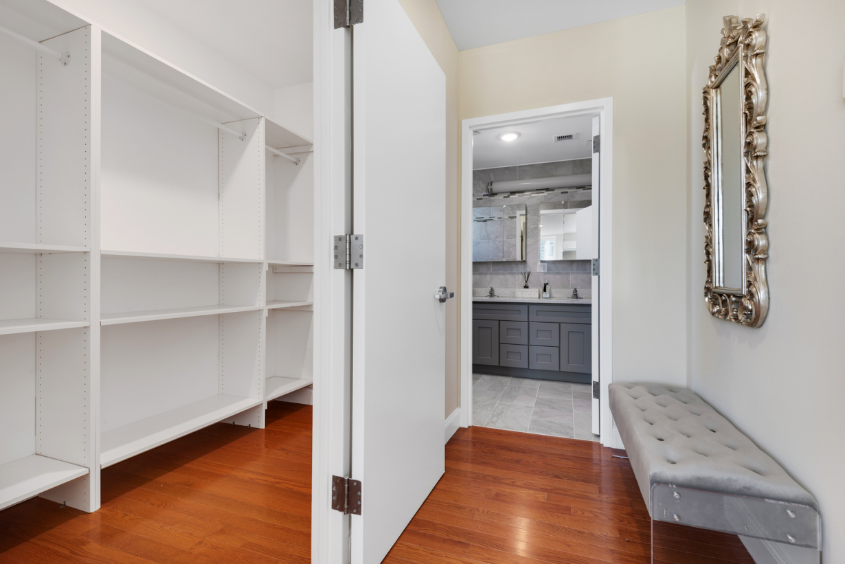 46-04 Vernon Boulevard, Unit 5A Queens, NY 11101 - Photo 4 of 19