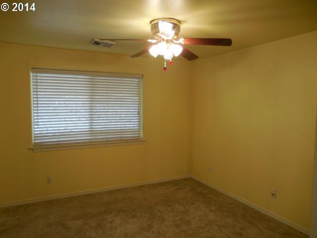 4098 Hooker Road Roseburg, OR 97470 - Photo 6 of 16 Gallery Image 6