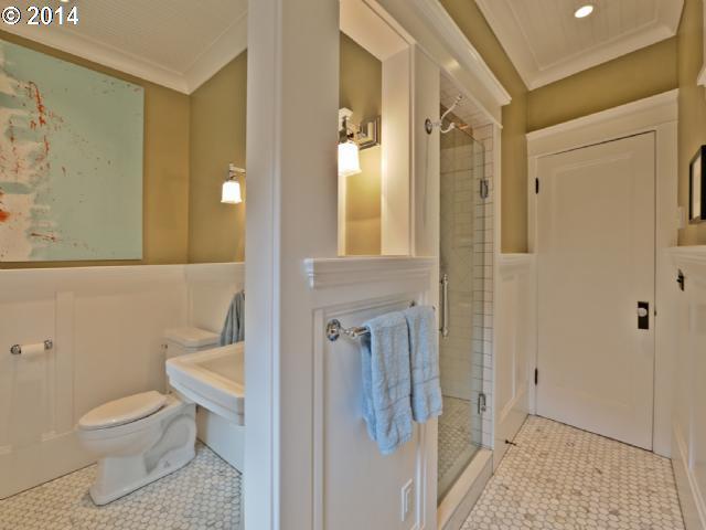 1738 Southeast 25th Avenue Portland, OR 97214 - Photo 9 of 16