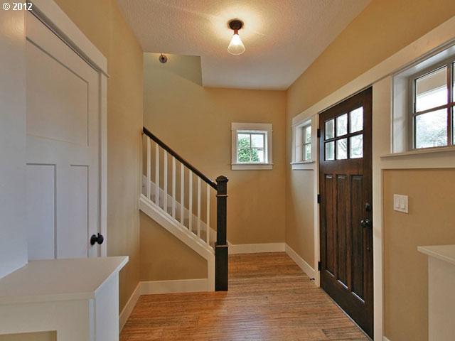 1135 Southeast Nehalem Street Portland, OR 97202 - Photo 9 of 16 Gallery Image 9