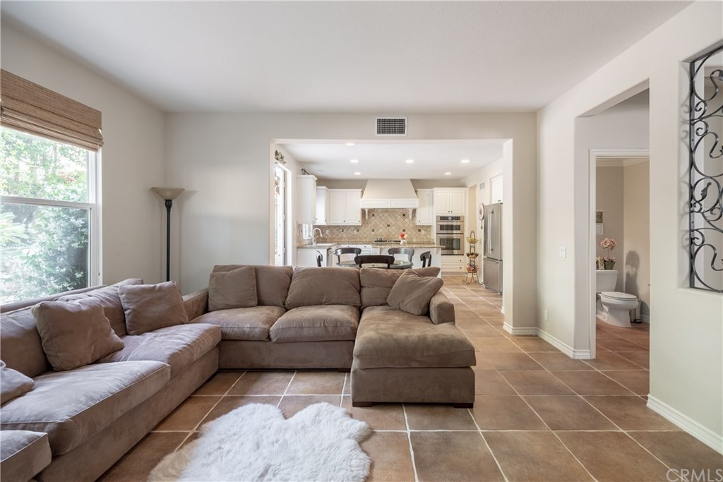 12 Poway Irvine, CA 92602 - Photo 9 of 31 Family room