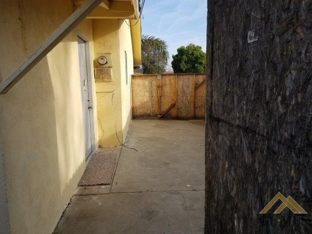 613 Lawson Road Bakersfield, CA 93307 - Photo 23 of 24 Gallery Image 23