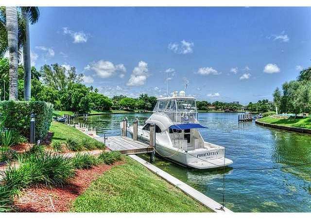 4305 Lake Road Miami, FL 33137 - Photo 2 of 23