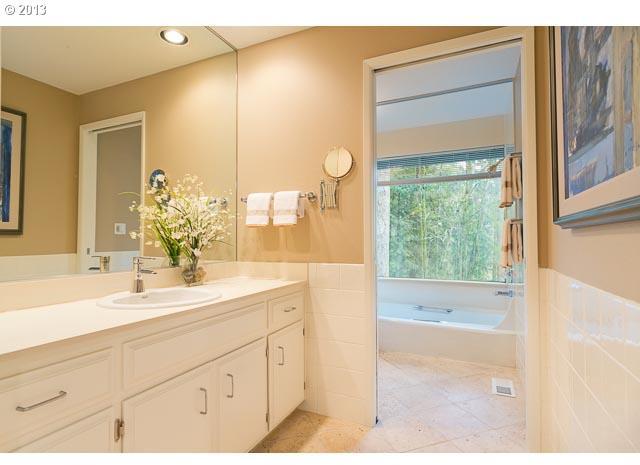 5827 Southwest Laber Road Portland, OR 97221 - Photo 10 of 16 Gallery Image 10