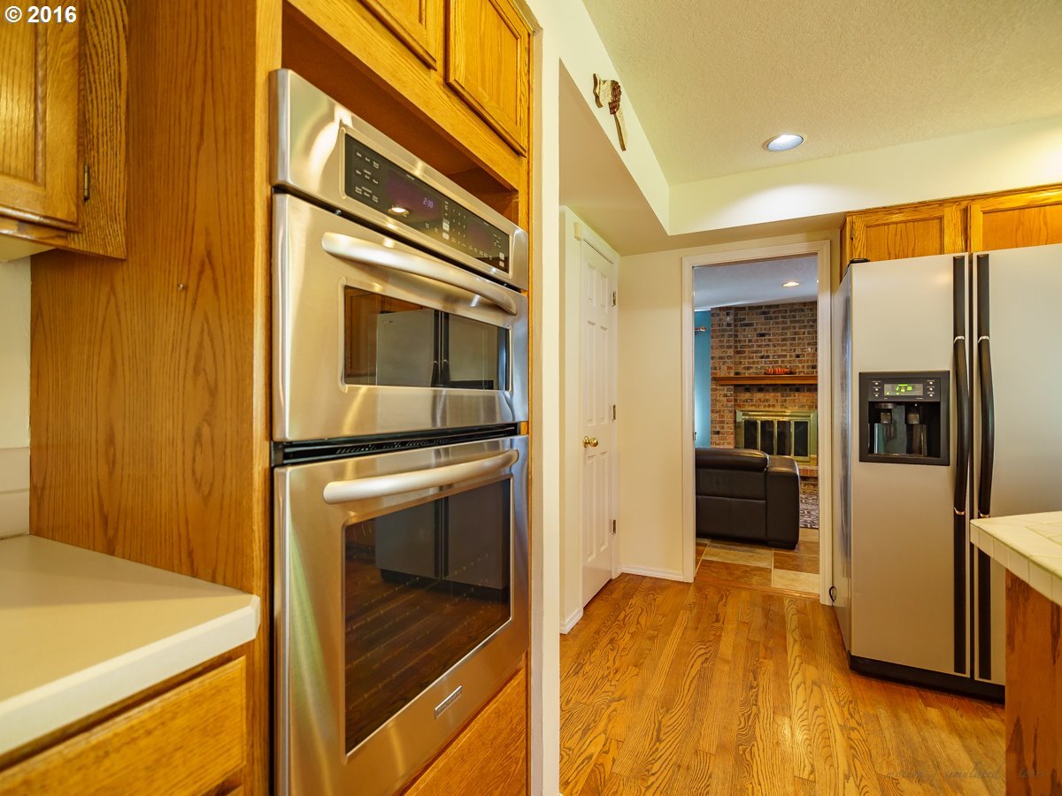 9830 Southwest Dapplegrey Loop Beaverton, OR 97008 - Photo 9 of 25 Gallery Image 9