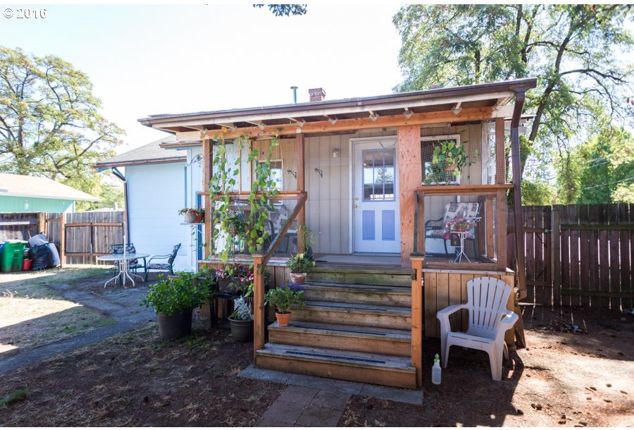 9905 Southeast Reedway Street Portland, OR 97266 - Photo 7 of 18 Gallery Image 7